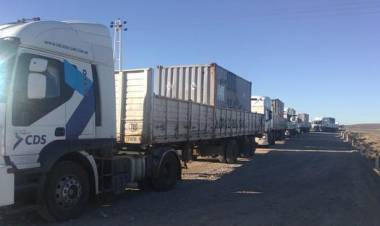 Operativo Cianuro: Cruz del Sur transportó 17 contenedores en Puerto Deseado para empresas mineras