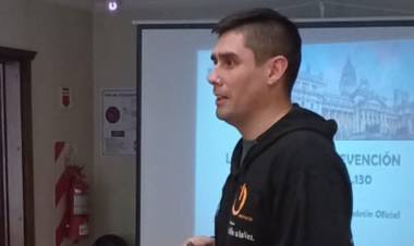 Capacitan en problemáticas sociales al personal del 349 Suites 