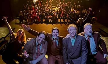 “Rotos de amor”: a un año de su estreno, festejo sobre el escenario