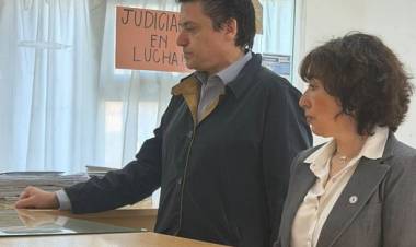 Denuncian presuntas irregularidades en un contrato por 20 años entre Santa Cruz Puede y una empresa privada