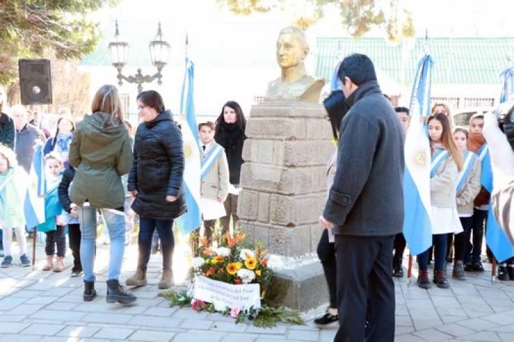 El Calafate: Intendente encabezó el acto en homenaje al Libertador 