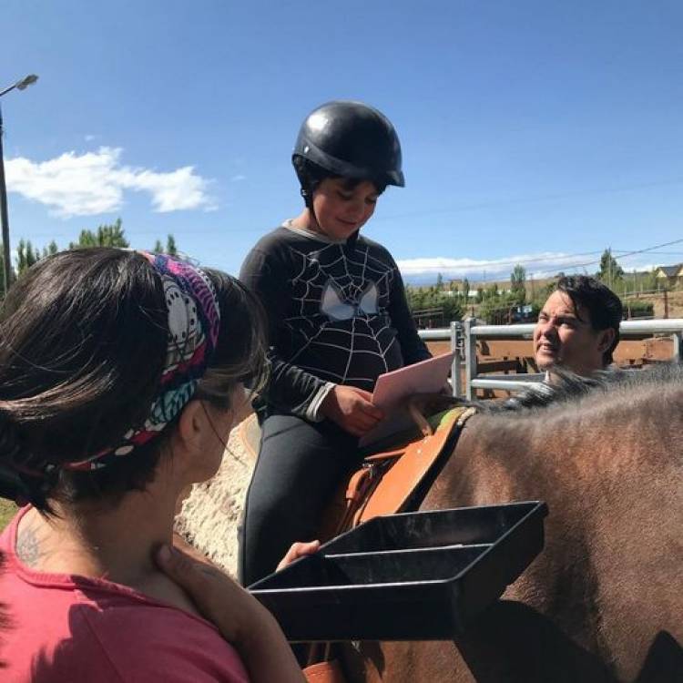 Equinoterapia: Aspectos fundamentales del proyecto del Club de Campo Calafate y destinatarios