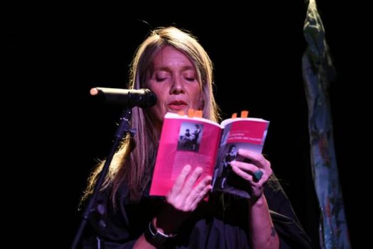 Lecturas, música y teatro en el lanzamiento de obra literaria