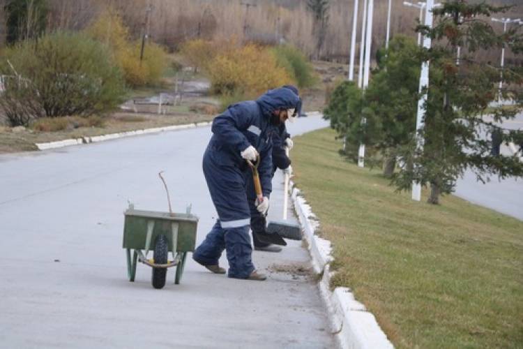 Guías, choferes y artesanos reciben ayuda municipal