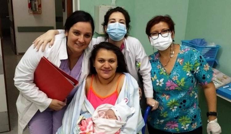 Primer parto de una persona sorda acompañada por su intérprete en San Nicolás