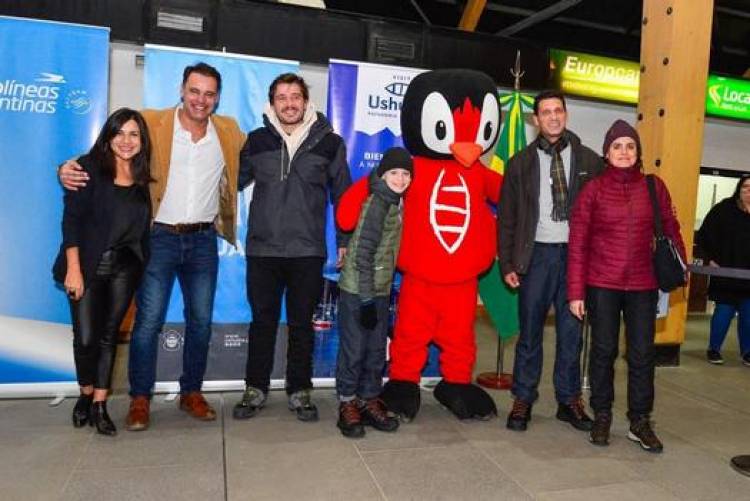 USHUAIA RECIBIÓ EL PRIMER VUELO DIRECTO DEL INVIERNO DESDE SAN PABLO