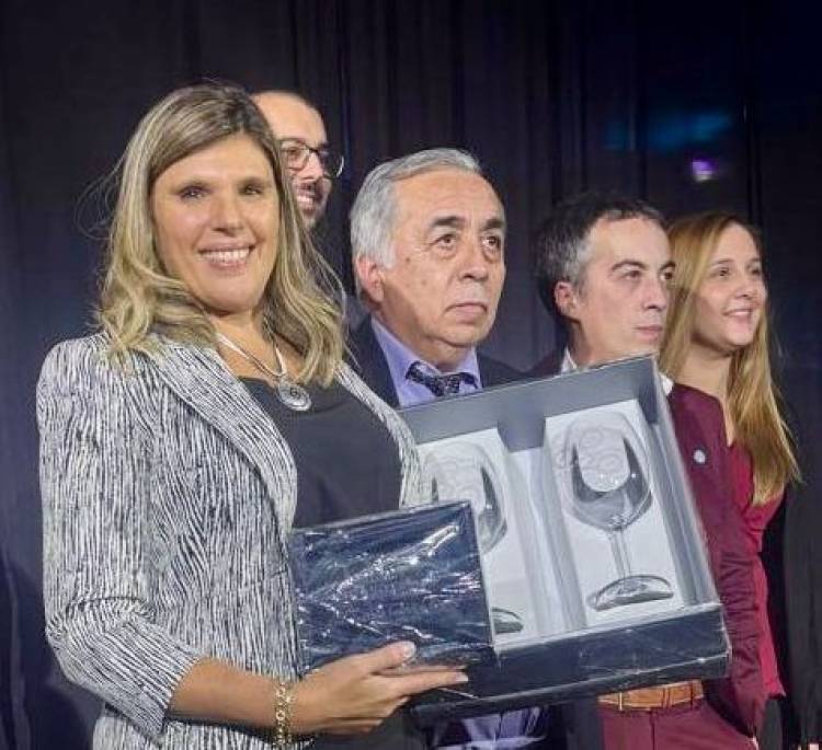 La Contadora Cynthia Ranieri cumplió 25 años en el ejercicio de la profesión    